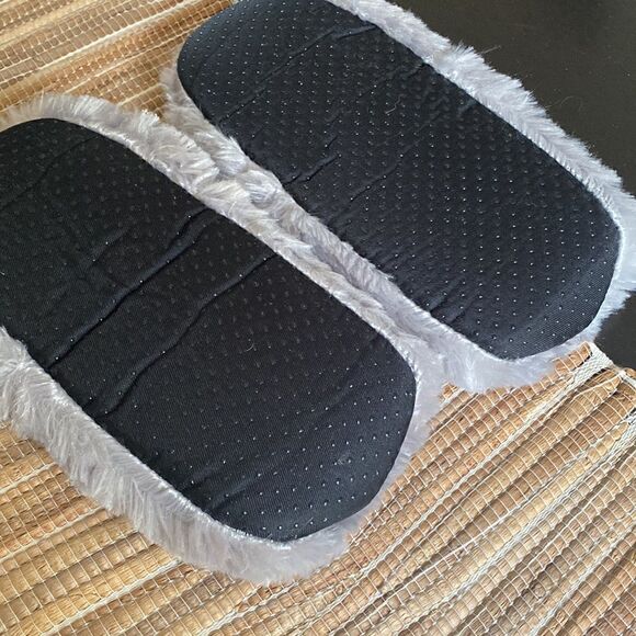 NWOT gray fluffy microwaveable heat slippers. Size 8 - Picture 2 of 3